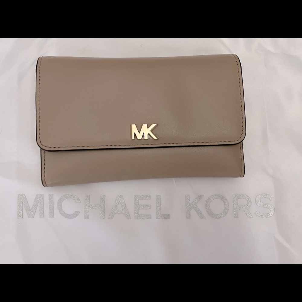 Michael Kors Saffiano Leather wallet